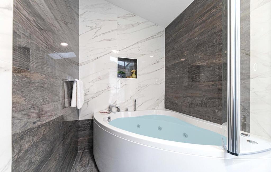 Premium Apartment With Jacuzzi Trogir Zewnętrze zdjęcie